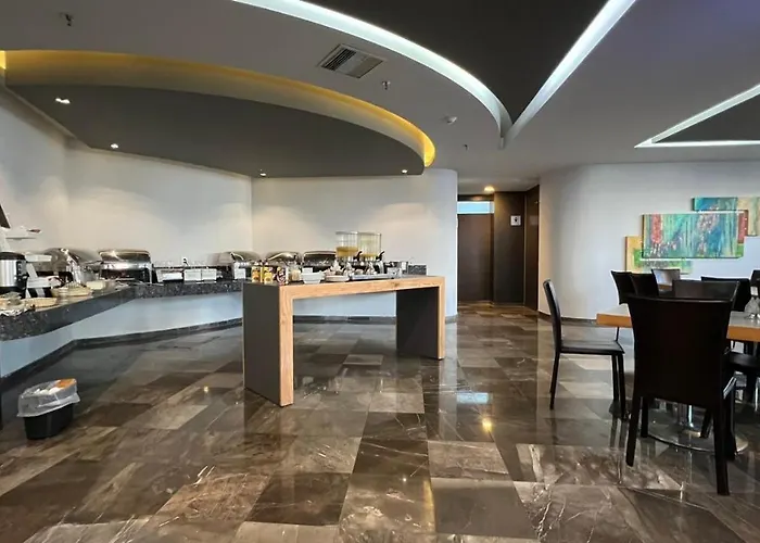 Hotel Ramada By Wyndham Santa Fe 4*