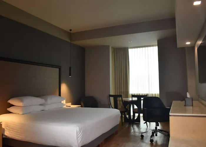 Hotel Ramada By Wyndham Santa Fe 4*