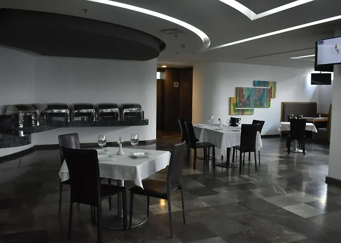 Ramada By Wyndham Santa Fe Hotel 4*