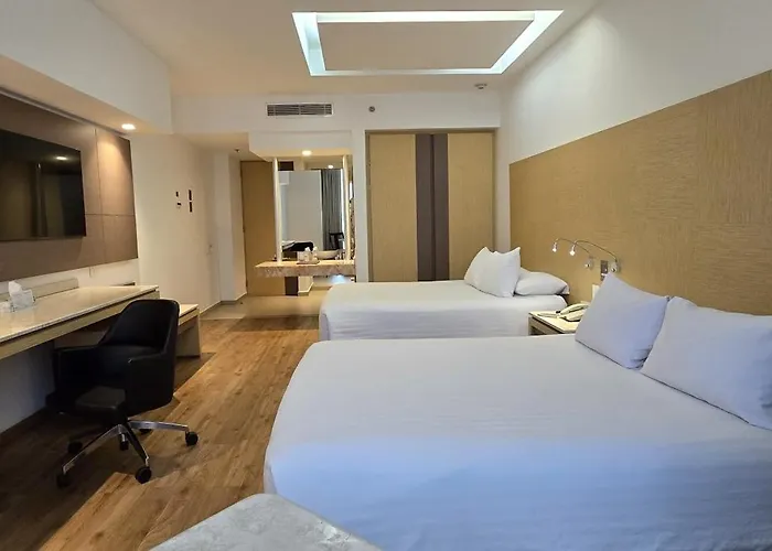 Ramada By Wyndham Santa Fe Hotel 4*