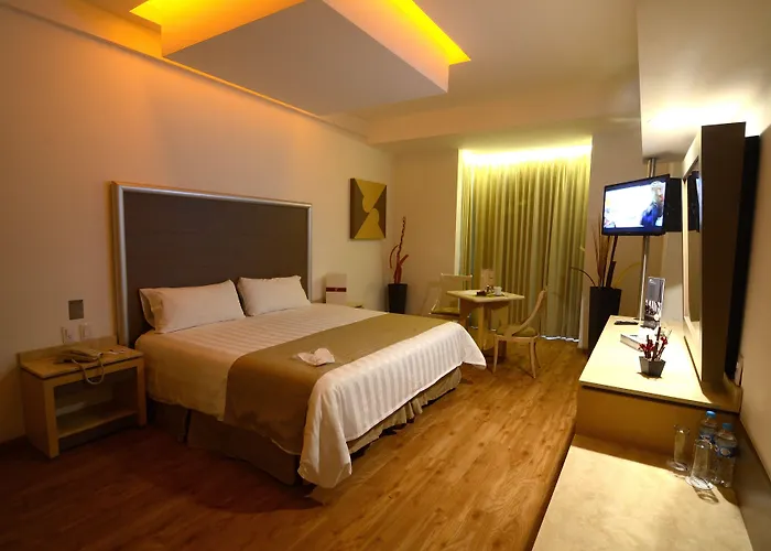 Ramada By Wyndham Santa Fe Hotel 4*