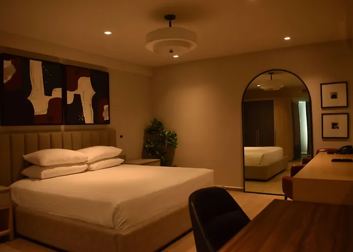 Ramada By Wyndham Santa Fe Hotel