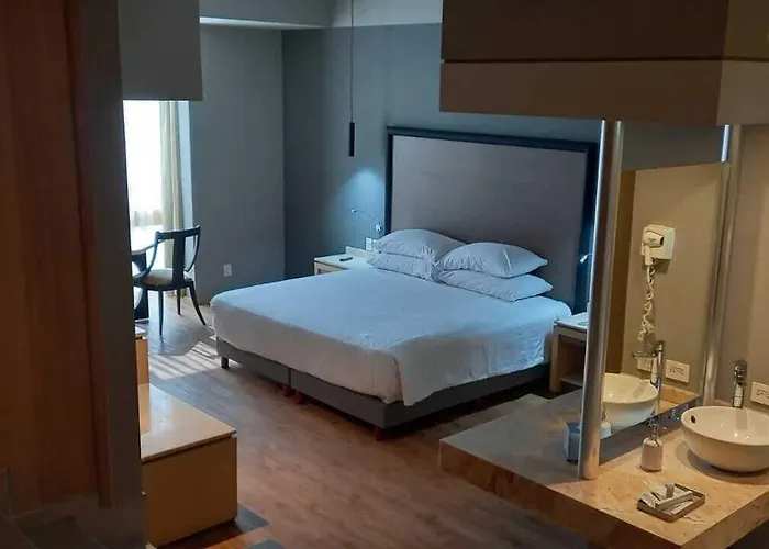 Hotel Ramada By Wyndham Santa Fe 4*