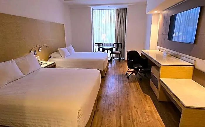 Ramada By Wyndham Santa Fe Hotel 4*